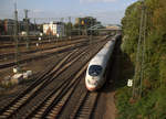 Der ICE3 DB aus Frankfurt am Main nach Brüssel-Süd(B) fährt gleich die Ronheider-Rampe hoch Aufgenommen von der Fußgängerbrücke an der Kamperstraße in Aachen.