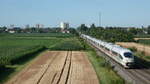 Eine Doppeltraktion der Baureihe 403 ist am 04.07.2020 als ICE202 (Basel SBB - Köln Hbf) bei Hugsweier Richtung Offenburg unterwegs.