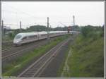 Eine Doppeleinheit ICE3 mit 403 022 und 403 009 fuhr am 21.07.2007 in den Fernbahnhof Flughafen Frankfurt am Main ein. 