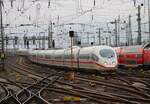 DB Fernverkehr ICE3 Doppeltraktion (403 xxx) am 06.01.24 in Frankfurt am Main Hauptbahnhof vom Bahnsteig aus fotografiert