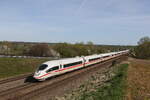 403 035  Konstanz  und 403 009  Aalen  waren am 6. April 2024 bei Vierkirchen in Richtung München unterwegs.