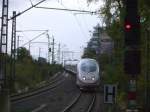 403 004  Mnchen  als ICE 722 Mnchen Hbf - Essen Hbf bei der Einfahrt in Kln-Messe/Deutz. 27.10.08