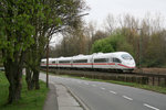 Leider ist diese Fotostelle im Kölner Norden nicht mehr umsetzbar.
Mttlerweile versperrt eine Lärmschutzwand den Blick auf die Strecke.
Noch mit freiem Blick auf das Gleis wurde 403 011  Wiesbaden  fotografiert.
Aufnahmedatum: 05.04.2011
