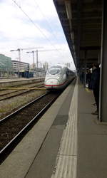 ICE Velaro nach Paris wird im Stuttgarter Hbf bereitgestellt.
Aufgenommen am 06.05.2019.
