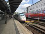 Ein Ice der Baureihe 406 fährt am 21.08.17 in Ulm Hbf ein.