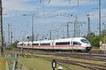 ICE 406 082-8 fährt beim badischen Bahnhof ein.