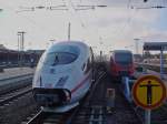Wenn der ICE streikt, 406 080 steht als ICE 9554 Frankfurt (Main) - Paris Est mit kaputten Drehgestelle am 21.10.2011 in Kaiserslautern