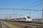 ICE 4 0812 019-9 durchfährt den Bahnhof Muttenz. Die Aufnahme stammt vom 16.03.2020.