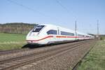 ICE 812 212-5 ist am 27.04.2021 bei Kerzel in Richtung Frankfurt/M. unterwegs.
