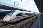 Um DB-Frauen und ihre Jobs sichtbarer zu machen verkehrt seit dem 11.05.2022 der vom Netzwerk „Frauen bei der Bahn“ initierte „Female ICE“ 412 046-1, am 11.06.2022 wartet er in Hamburg Altona auch auf männliche Fahrgäste