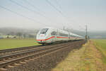 ICE 812 211-7 ist am 15.02.2023 in Richtung Frankfurt/M. bei Reilos zu sehen.