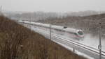 VDE 8.1 -   Nachschuss auf einen ICE-T nach München, der eine ordentliche Schneewolke hinter sich her zieht.