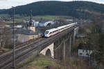 411 001  Neustadt an der Weinstraße  als ICE 1508 von München nach Hamburg bei Ludwigsstadt, 23.11.2017