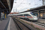 ICE Mainz fährt an den Bahnsteig 4 in Stralsund Hbf. - 20.02.2019
