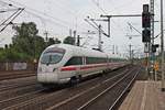 Nachschuss auf 411 017-7  Erlangen , als dieser am Abend des 18.07.2019 aus dem Bahnhof von Hamburg Harburg in Richtung Süden ausfuhr.