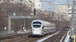 ICE 411 052  Travemünde  ist kurz nach Abfahrt aus Berlin Hbf als ICE 1548 nach Aachen Hbf vor dem Passieren des S-Bahnhofs Tiergarten auf der Stadtbahn Berlin.