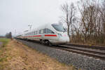 ICE 411 074-8  Hansestadt Warburg  ist am 15.02.2023 bei Unterhaun in Richtung Frankfurt/M. unterwegs.