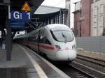 Ein ICE von Dresden nach Frankfurt Flughafen macht in Erfurt Hbf station. 4.4.08