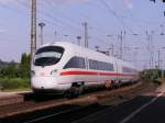 ICE 1602 von Dresden nach Frankfurt bei durchfahrt
in Coswig(bei Dresden) am 26.05.2008.