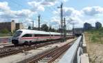 Mit +5 Minuten fhrt ICE-T der Baureihe 411 mit dem ICE1511 in den Berliner Hbf(tief) ein. Sein Ziel wird Mnchen Hbf sein. 30.08.2008