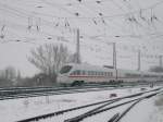 ICE T der 2. Generation am 15.02.05 im Schneetreiben bei Einfahrt in den Bahnhof Grokorbetha, in Richtung Leipzig. Deutlich zu erkennen sind die weien Flchen durch die verringerte Fensterzahl.