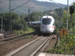 Hier 411 817-7  Erlangen  als ICE1509 von Mnchen Hbf. nach Berlin Gesundbrunnden, bei der Ausfahrt am 28.8.2009 aus Jena Paradies.