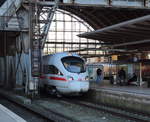 Tz 1524  Hansestadt Rostock  versteckt sich nach der Ankunft als ICE 1132(München Hbf - Bremen Hbf) in der Halle des Bremer Hauptbahnhofs.