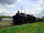 Die 638 1301 am 03.05.2008 mit einem Sonderzug auf dem Passauereisenbahnfreunde (PEF) Gelnde. Im Hintergrund ist ein Durchfahrender ICE-T zu sehen.  