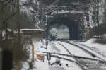 ICE 9554 am 10.01.2010 auf der KBS 670 nach Saarbrcken unterwegs. Hier habe ich den Zug aufgenommen bevor er in Mainzer Bergtunnel in Weidenthal/Pfalz einfahren kann. Der ICE ist noch ca. 1000m von meinem Standpunkt aus entfernt.
