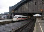 Der ICE-T mit Namen  Pirna  verlsst den Klner Hauptbahnhof als ICE Berlin Ost - Bonn.