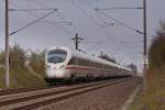 ICE Heidelberg (415 004) rollt am 15.04.2012 mit 411 074 im Schlepp nach Leipzig (bei Bornitz)