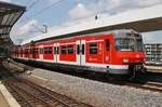 420 926-8 und 420 964-9 verlassen am 4.7.2017 als S12 von Köln-Ehrenfeld nach Hennef(Sieg) den Kölner Hauptbahnhof.