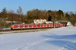 Am Wochenende gibt es nach wie vor Umläufe mit dem ET 420 zwischen Trudering und Geltendorf. Am 25. Februar 2018 konnte ich den 420 448 und einen weiteren  heiligen ET  auf ihrer Fahrt als S 8485 stadteinwärts bei Kottgeisering bei zweistelligen Minusgraden ablichten.