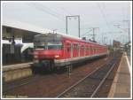 Am Wochenende 19./20.05.2007 wurden alle Zge der S7 von Riedstadt-Goddelau kommend aufgrund von Gleisbauarbeiten bei Frankfurt am Main-Niederrad nach dem Halt am Bahnhof Frankfurt am Main-Stadion nach Frankfurt am Main-Sd umgeleitet und endeten dort. Die Stationen Niederrad und der Hauptbahnhof, der Endpunkt der Linie, wurden an diesem Wochenende gar nicht angefahren, da genau das Streckengleis der S7 zum Hauptbahnhof erneuert wurde. Das ergab das seltene Motiv einer S7 am Sdbahnhof, wie diese Aufnahme vom 20.05.2007 mit 420 259 bei der Wendezeit.