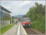 Am 26.07.2007 stand ich auf dem Bahnsteig der Station Kronberg Süd, um nach einem Termin in der Nähe mit der nächsten S4 heimzufahren. Da staunte ich nicht schlecht, als ein Vollzug mit 420 271 und 420 295 einfuhr, die S4 wird normalerweise ausschließlich mit der Baureihe 423 gefahren. Die Kamera hatte 
ich glücklicherweise dabei, aber es war aufgrund des Überraschungseffektes leider nicht besser abzulichten als aus dieser spitzen Perspektive.