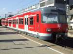 420 437-6 der S-Bahn Stuttgart steht in Ludwigsburg zur Abfahrt bereit...