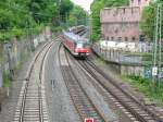 Doppeltraktion Br 420 als S8 Wiesbaden - Offenbach-Ost wechselt am km 2,8 auf das linke Richtungsgleis, da die Rheinbrcke in Mainz derzeit nur eingleisig befahrbar ist. 19.05.08