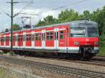 ET 420 450 auf der S5 in Richtung Schwabstrasse verlsst Tamm (Wrtt.) am 21.08.2008. Dieser hat noch die alte, kurbelbare Rollenzugzielanzeige und nicht wie schon so viele in der Region Stuttgart die Digitale...