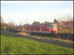 Hinter der Station Niederhöchstadt trennen sich die Strecken der S3 nach Bad Soden und der S4 nach Kronberg, auf dem Feld dazwischen  besteht die Möglichkeit, beide Strecken zu fotografieren. Ein Vollzug mit 420 322 und 420 295 hatte am 10.03.2007 Niederhöchstadt gerade verlassen und fuhr durch die Kurve in Fahrtrichtung Bad Soden.
