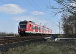 Als Halbzug kommt der 423 248-4 als S11 nach Düsseldorf Flughafen Terminal auf der K33 Brücke vor meine Linse gefahren. Allerheiligen den 24.3.2018