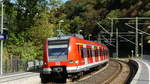 Eine S2 Dietzenbach - Niedernhausen erreicht den Bahnhof Eppstein.