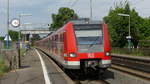 Eine S6 Friedberg - Frankfurt Süd hält in Bad Vilbel Süd. Aufgenommen am 15.5.2018 17:20