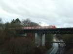 Dreifachtraktion BR 423 berquert den Nesenbachviadukt in Stuttgart-Vaihingen.