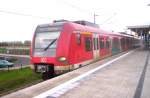 423 049 bei dem Zwischenhalt Merzenich auf dem Weg nach Au(Sieg), 02.05.2005.