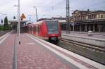 Der 423 049 als S12 nach Au(Sieg) am 14.08.2005 in Dren.