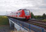 Am 22.6.2012 ist der 423 300-0 auf der K33 Brcke zu sehen. Der Zug ist als S11 nach Dsseldorf unterwegs bei Allerheiligen.
