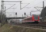 423 239-3 verlsst am 27. Mrz 2013 den Bahnhof Kronach ber Gleis 4.