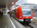 423 225-2 der S-Bahn München stand hier am 04.01.2013 als S6 nach Starnberg am S-Bahnhof Hackerbrücke