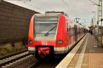 423 546 als  Schlußlicht  eines S11 Zuges nach Düsseldorf Flughafen Terminal am Bahnsteig in Allerheiligen am 23.2.2015