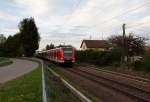 423 857-2 ist am Abend des 27.04.15 am Rande Markt Schwabens als S2 nach Petershausen unterwegs.